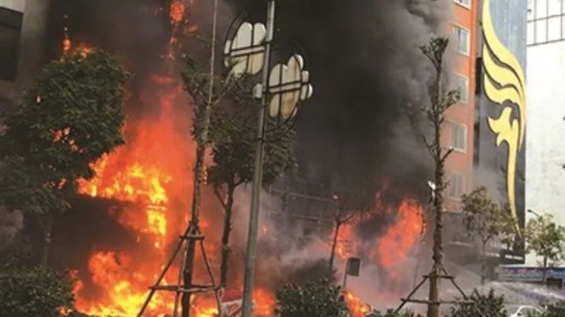 Ngủ nằm mơ thấy nơi làm việc bốc cháy